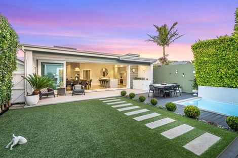 Photo of property in 9 Shoal Bay Road, Devonport, Auckland, 0624