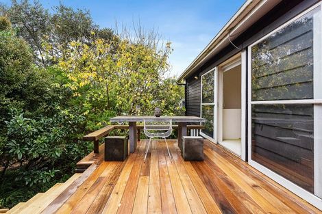 Photo of property in 20 Harrybrook Road, Green Bay, Auckland, 0604