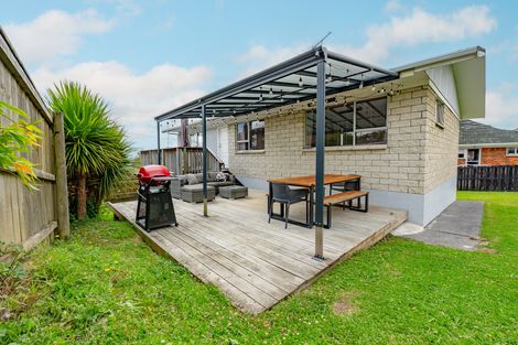 Photo of property in 2/31 Pakira Avenue, Glendene, Auckland, 0602