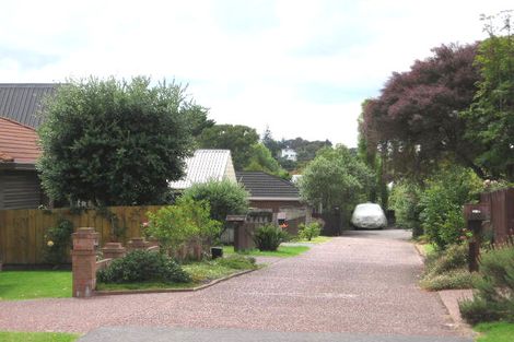 Photo of property in 38a Taupiko Place, Green Bay, Auckland, 0604