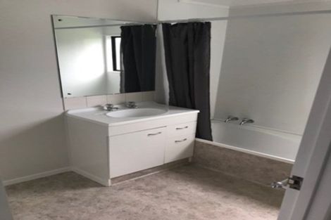 Photo of property in 1 Lowell Place, Massey, Auckland, 0614