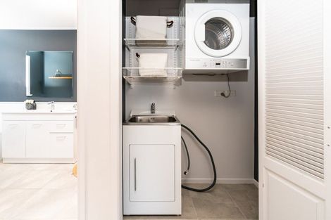 Photo of property in 16 Omega Street, Newlands, Wellington, 6037