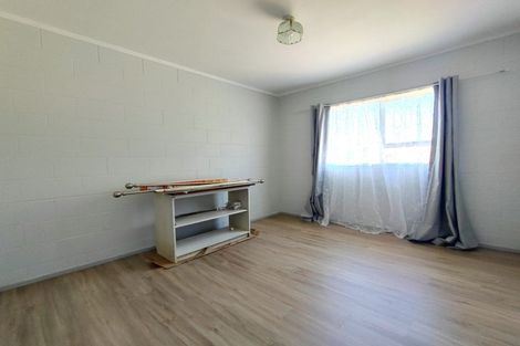 Photo of property in 2 Paton Avenue, Te Atatu South, Auckland, 0610