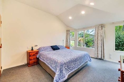 Photo of property in 1/8 Sunset Road, Unsworth Heights, Auckland, 0632