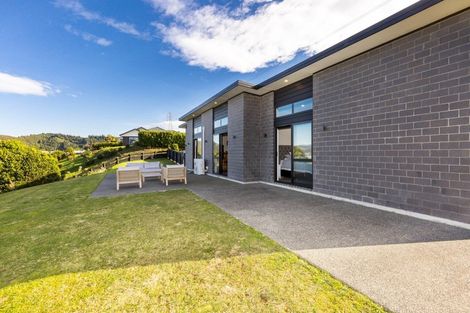 Photo of property in 51 Percy Kinsman Crescent, Riverstone Terraces, Upper Hutt, 5018