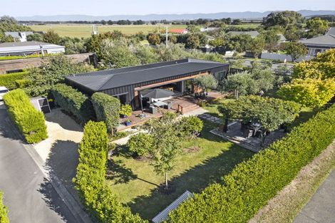 Photo of property in 2 Burgundy Drive, Martinborough, 5711