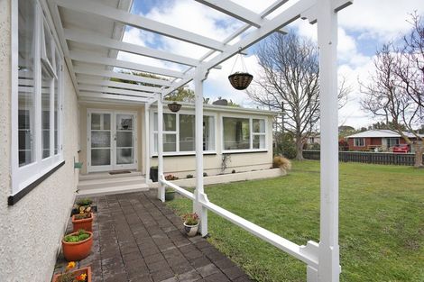 Photo of property in 21 Oxford Street, Marton, 4710