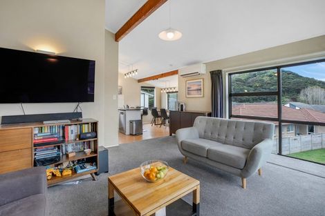 Photo of property in 27b Shackle Lane, Whitby, Porirua, 5024