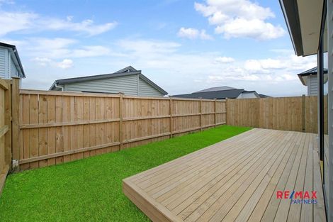 Photo of property in 32 Hari Road, Karaka, 2113