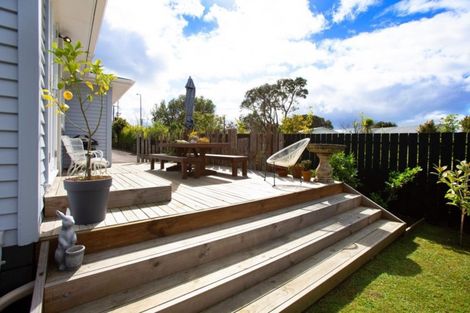 Photo of property in 99 Hobsonville Road, West Harbour, Auckland, 0618