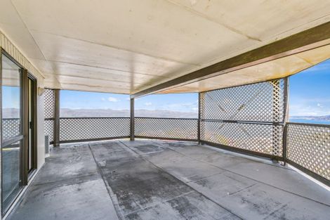 Photo of property in 20 Sunhaven Drive, Newlands, Wellington, 6037