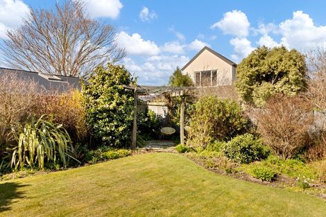 Photo of property in 25 Derrett Place, Saint Martins, Christchurch, 8022