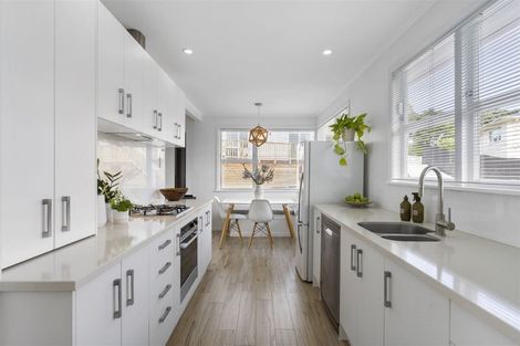 Photo of property in 17b Roseneath Place, Birkdale, Auckland, 0626