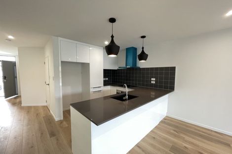 Photo of property in 2/10 Vinifera Place, Fairview Heights, Auckland, 0632