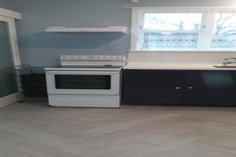 Photo of property in 5 Alder Place, Newlands, Wellington, 6037