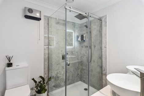 Photo of property in 155 Guildford Drive, Paraparaumu Beach, Paraparaumu, 5032