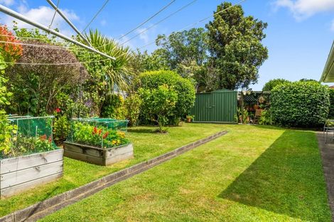 Photo of property in 20 Rewarewa Crescent, Waikanae, 5036