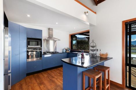 Photo of property in 32 Sarahs Hill, Hahei, Whitianga, 3591