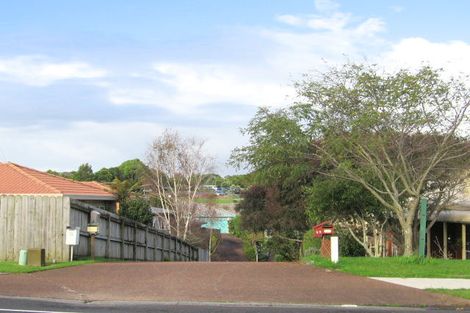 Photo of property in 61 Gosford Drive, Botany Downs, Auckland, 2010