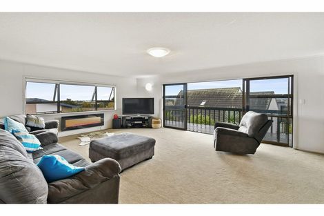 Photo of property in 10 Sophora Place, Totara Heights, Auckland, 2105
