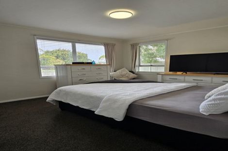 Photo of property in 30 Hyperion Drive, Randwick Park, Auckland, 2105
