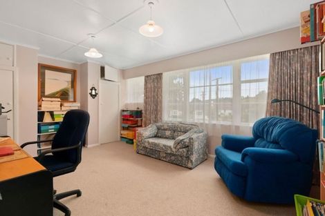 Photo of property in 58 Hine Road, Wainuiomata, Lower Hutt, 5014