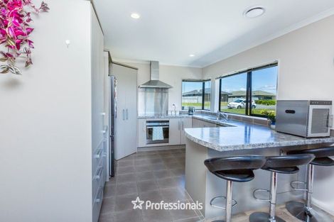 Photo of property in 9 Percy Kinsman Crescent, Riverstone Terraces, Upper Hutt, 5018