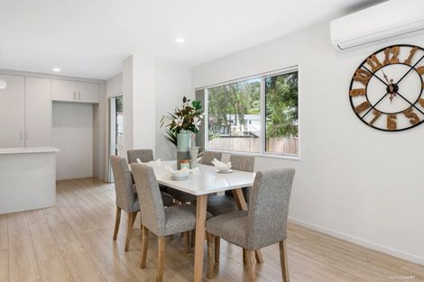 Photo of property in 17 Sunshine Boulevard, Sunnyvale, Auckland, 0612