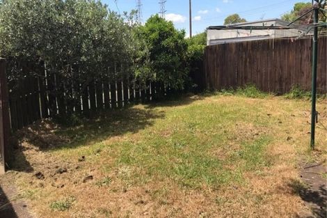 Photo of property in 1 Marlene Avenue, Te Atatu South, Auckland, 0610