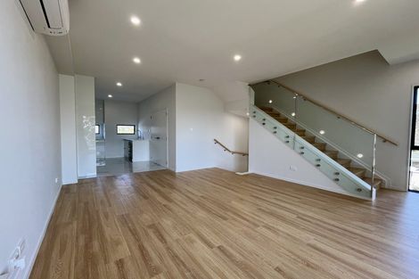 Photo of property in 523f Pakuranga Road, Howick, Auckland, 2010