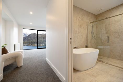 Photo of property in 6 Florence Close, Queenstown Hill, Queenstown, 9300