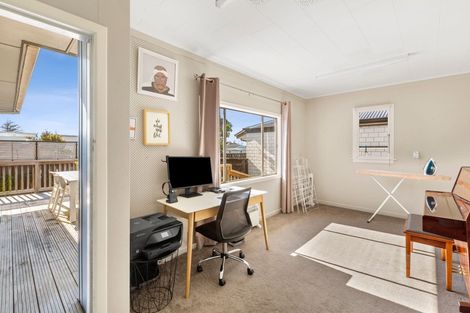 Photo of property in 157 Mangorei Road, Merrilands, New Plymouth, 4312