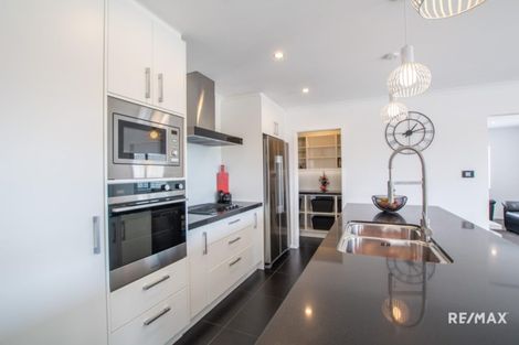 Photo of property in 18 Naeo Close, Papamoa Beach, Papamoa, 3118
