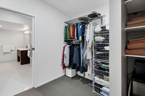 Photo of property in 70 Seaview Road, Marfell, New Plymouth, 4310