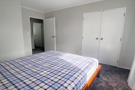 Photo of property in 2/3 Sevilla Place, Unsworth Heights, Auckland, 0632