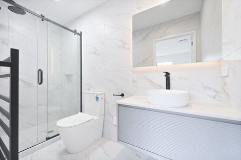 Photo of property in 35 Taipahitini Road, Rosehill, 2113