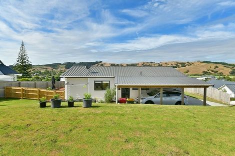 Photo of property in 16 Rauta Way, Helensville, 0800