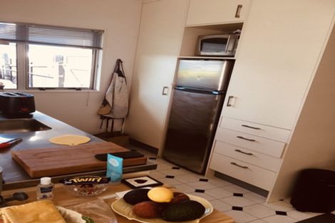 Photo of property in 2u1 Grafton Road, Roseneath, Wellington, 6011