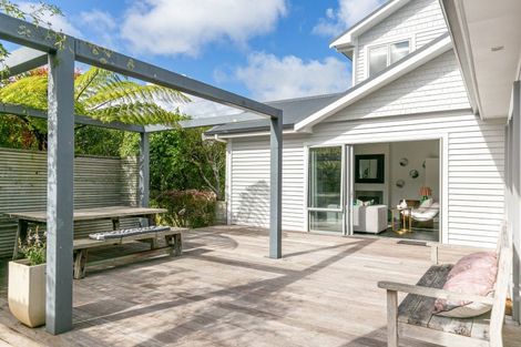 Photo of property in 8 Lochiel Road, Khandallah, Wellington, 6035