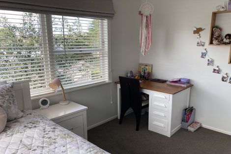 Photo of property in 11 Dawnhaven Drive, Te Atatu Peninsula, Auckland, 0610