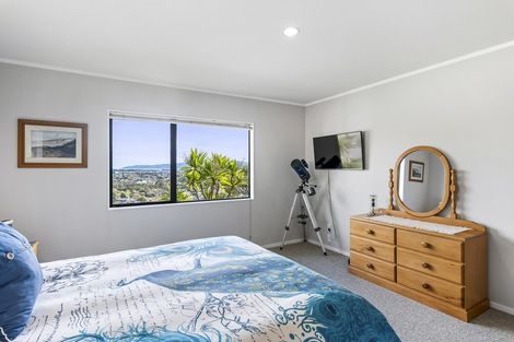 Photo of property in 77 Kakariki Grove, Waikanae, 5036