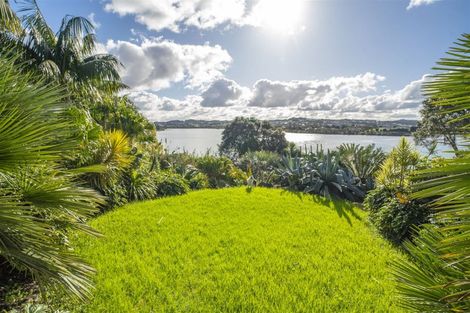 Photo of property in 40 Pohutukawa Avenue, Red Beach, 0932