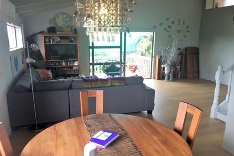 Photo of property in 1/42 Pokapu Street, Titirangi, Auckland, 0600