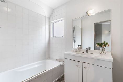 Photo of property in 52a Colonial Road, Birkenhead, Auckland, 0626