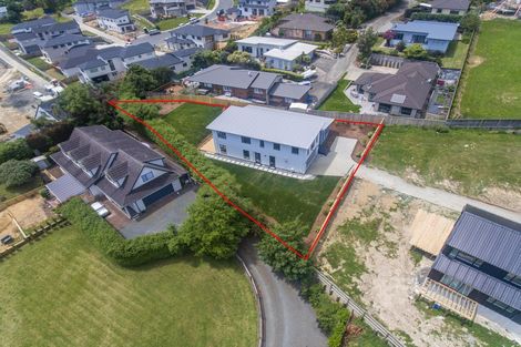 Photo of property in 9 Nerehana Place, Red Beach, 0932