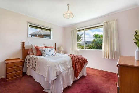 Photo of property in 2/13 Kowhai Avenue, Mangere Bridge, Auckland, 2022