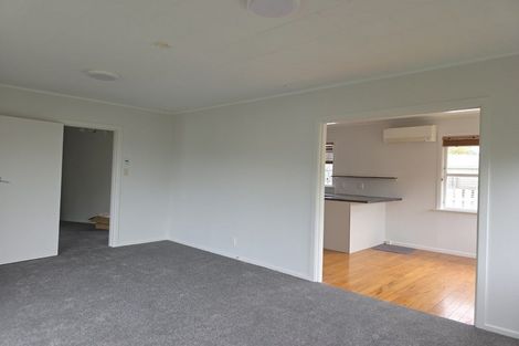 Photo of property in 2 Alder Place, Newlands, Wellington, 6037