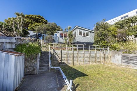 Photo of property in 25 Hungerford Road, Lyall Bay, Wellington, 6022