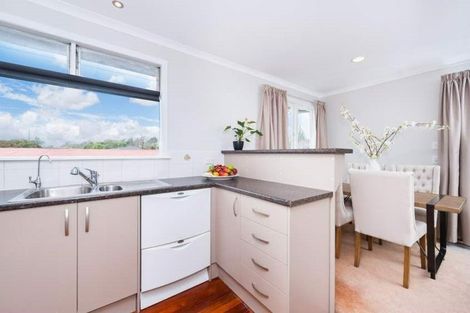 Photo of property in 112 Edmonton Road, Henderson, Auckland, 0612