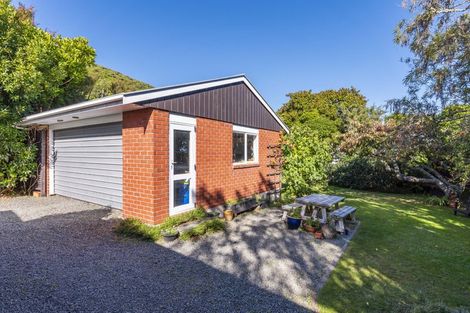Photo of property in 16 Kakariki Grove, Waikanae, 5036